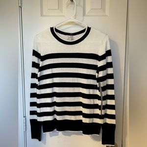 A new day shirt, size s, color white and black